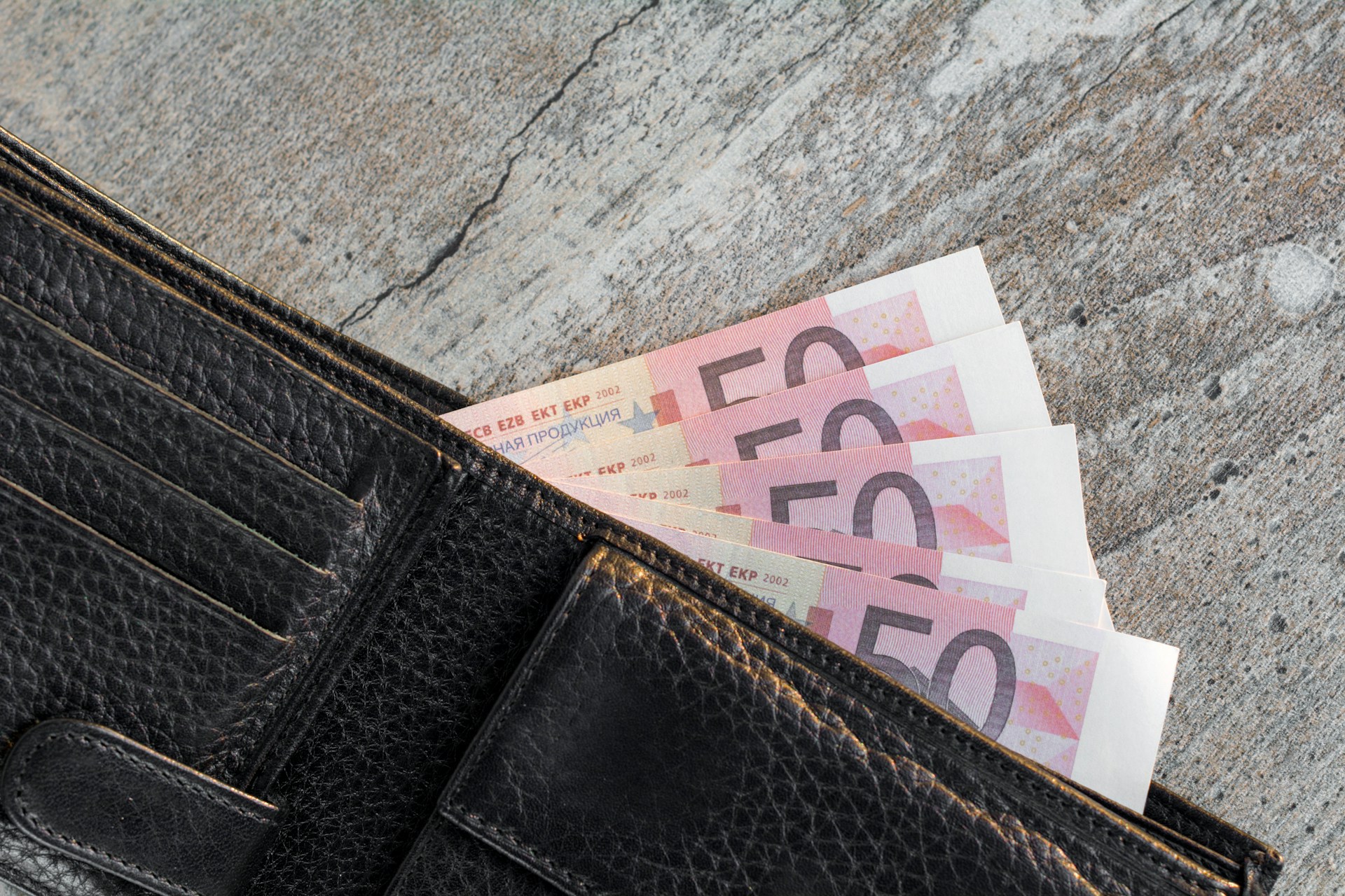 Cost-Conscious Cloud Architecture Design Cost-Conscious Cloud Architecture Design