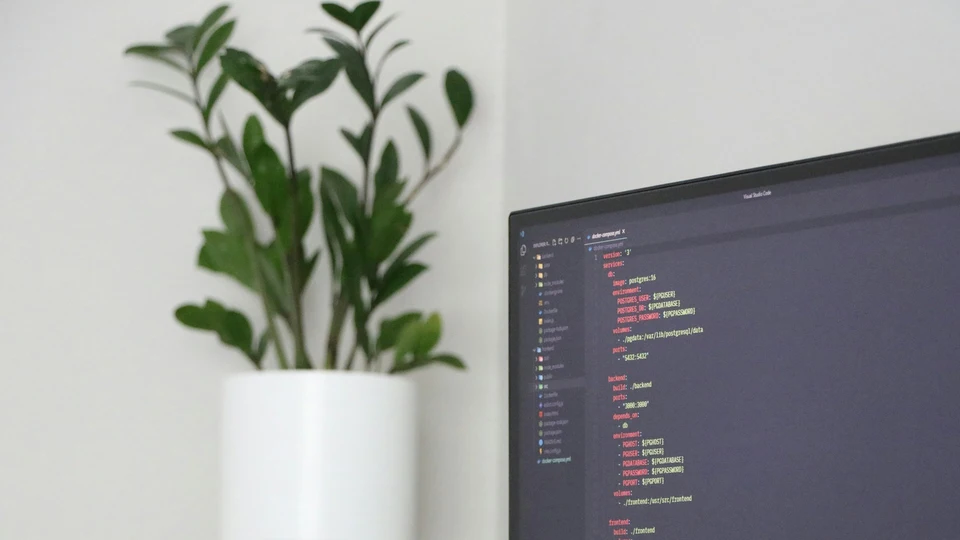 Monolith or Micro services Architecture. The best option. Monolith or Micro services Architecture. The best option.